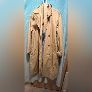 Large gap trench coat